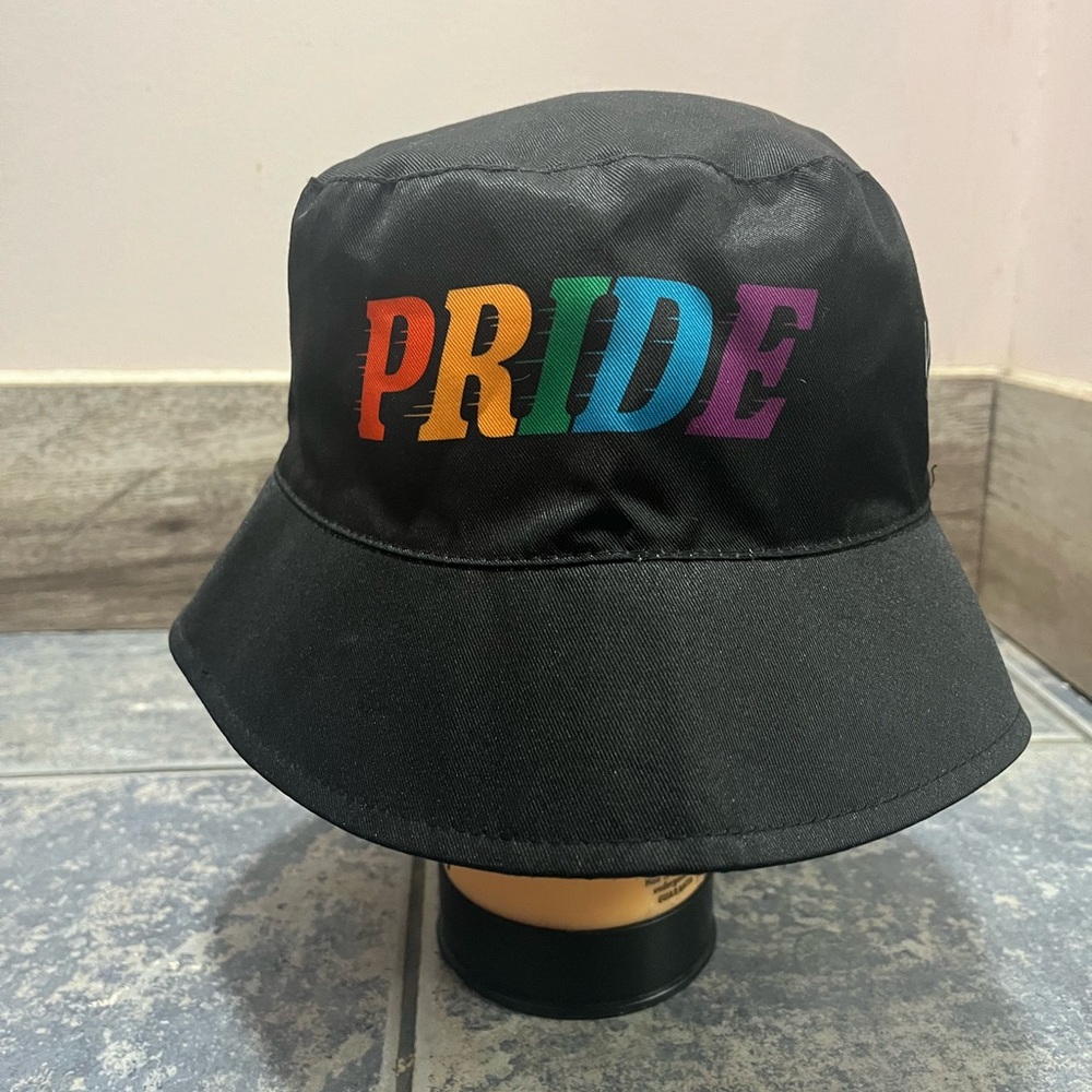 Reversible Pride x kings bucket hat brand new without tags